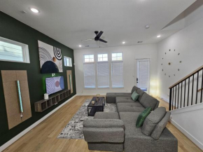 Ultimate Downtown Escape - 3BR/2.5BA Sleeps 7